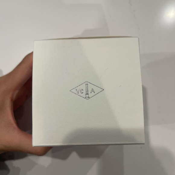 Brand New Van Cleef & Arpels Candle - “Orchidee Vanille” 4.93 oz - Picture 3 of 6